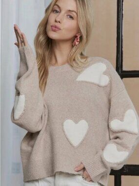 THREADED LEAF HEART SWEATER